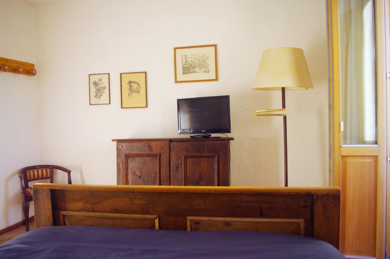 La Casa Altrui- Camere E Zona Relax Con Giardino Коредо Экстерьер фото